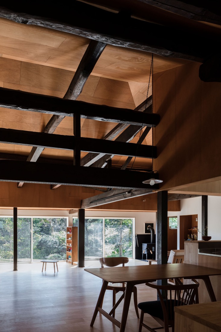 Renovation of a Minka with a ceramic artist’s studio by Raumus. Photograph by Norihito Yamauchi.