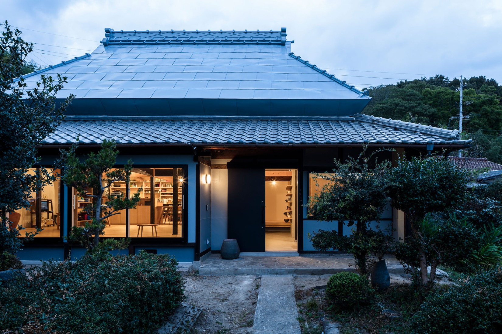 Renovation of a Minka with a ceramic artist’s studio by Raumus. Photograph by Norihito Yamauchi.