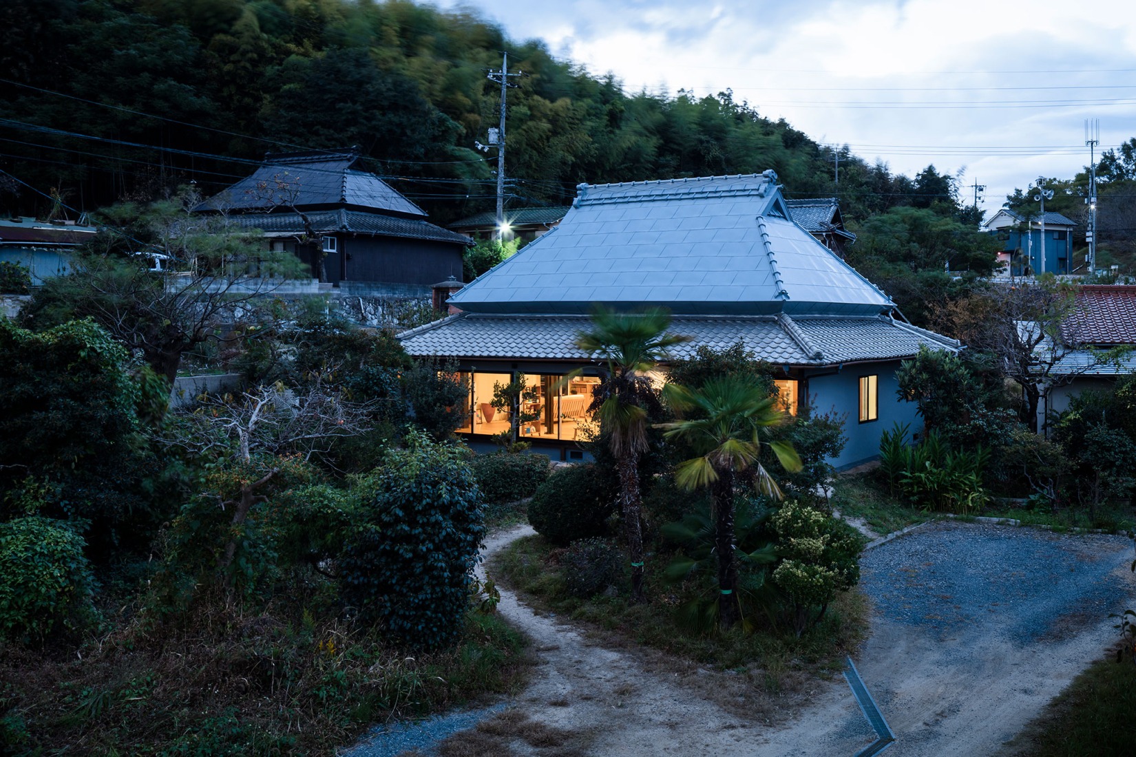 Renovation of a Minka with a ceramic artist’s studio by Raumus. Photograph by Norihito Yamauchi.