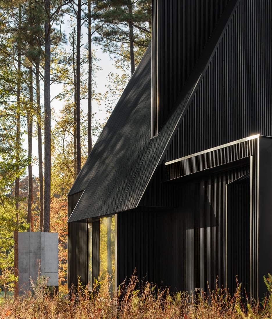 Steeplechase House by Brooks + Scarpa. Photograph by Mark Herboth.