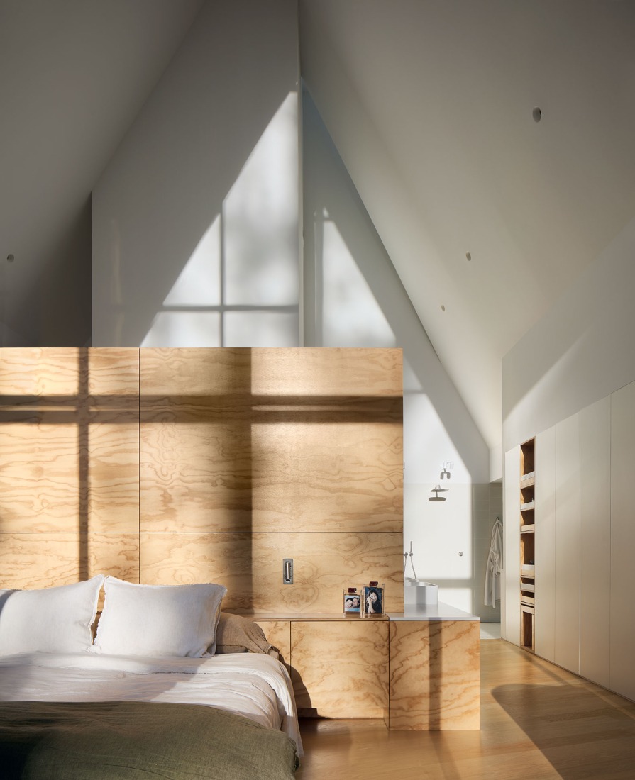 Steeplechase House by Brooks + Scarpa. Photograph by Mark Herboth.