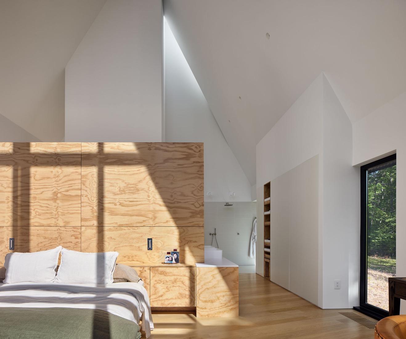Steeplechase House by Brooks + Scarpa. Photograph by Mark Herboth.