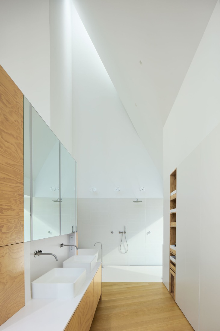 Steeplechase House by Brooks + Scarpa. Photograph by Mark Herboth.