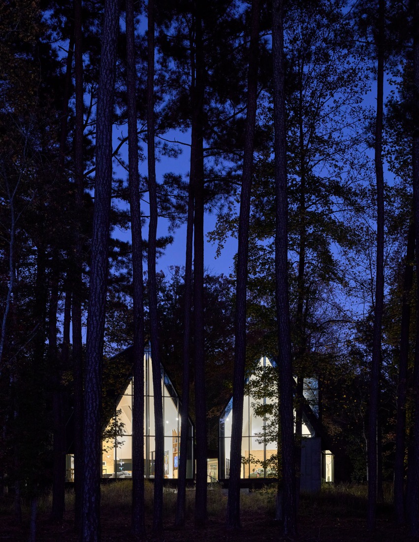 Steeplechase House by Brooks + Scarpa. Photograph by Mark Herboth.