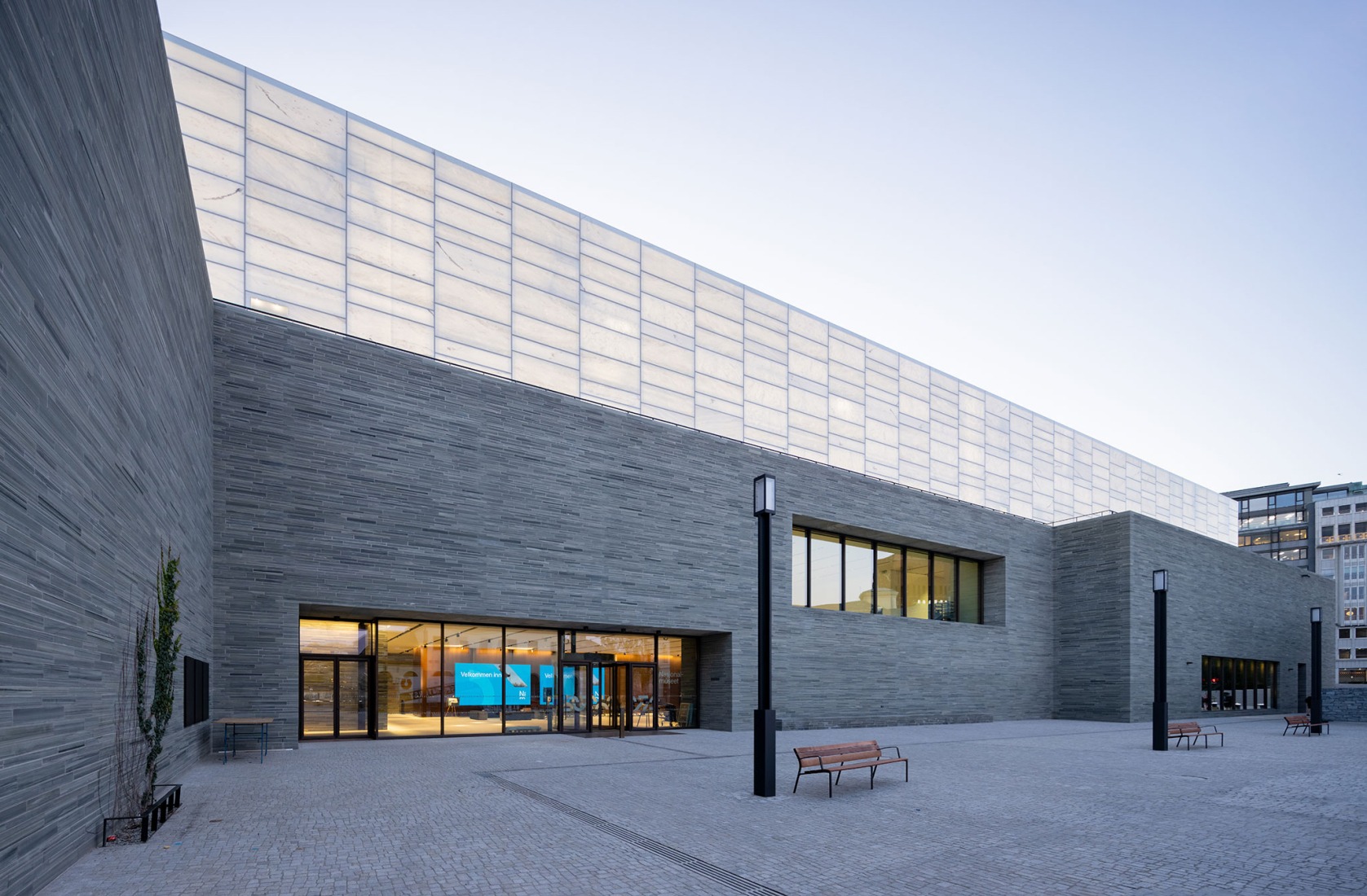 Museo nacional de arte, arquitectura y diseño de Noruega por Kleihues + Schuwerk Architects. Fotografía por Iwan Baan.