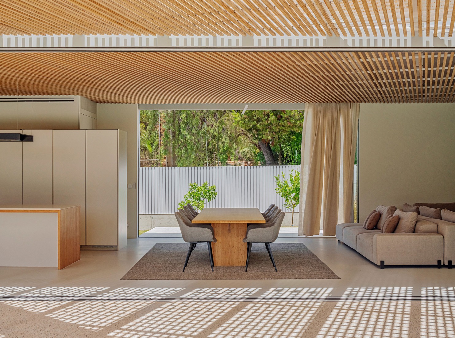 Aliforniana House by Subarquitectura. Photograph by  Fran Álvarez.