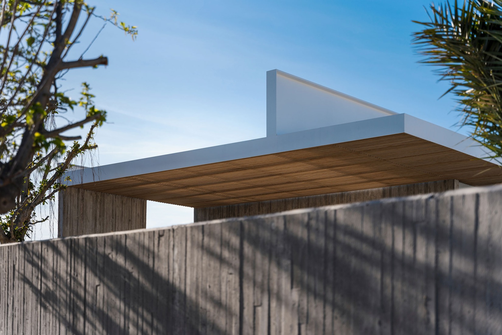 Aliforniana House by Subarquitectura. Photograph by Szasa Hadju.