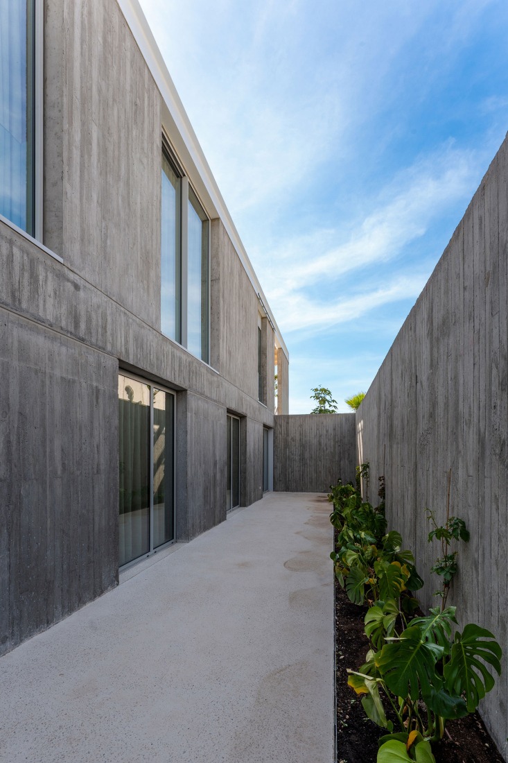 Aliforniana House by Subarquitectura. Photograph by Szasa Hadju.