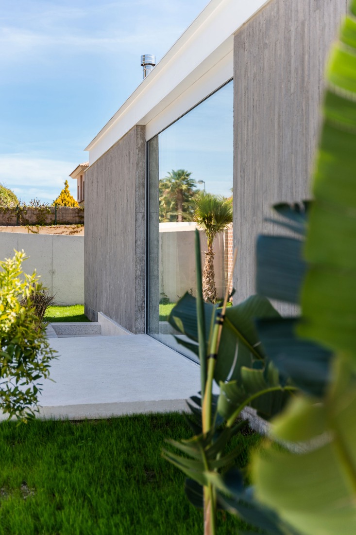 Aliforniana House by Subarquitectura. Photograph by Szasa Hadju.