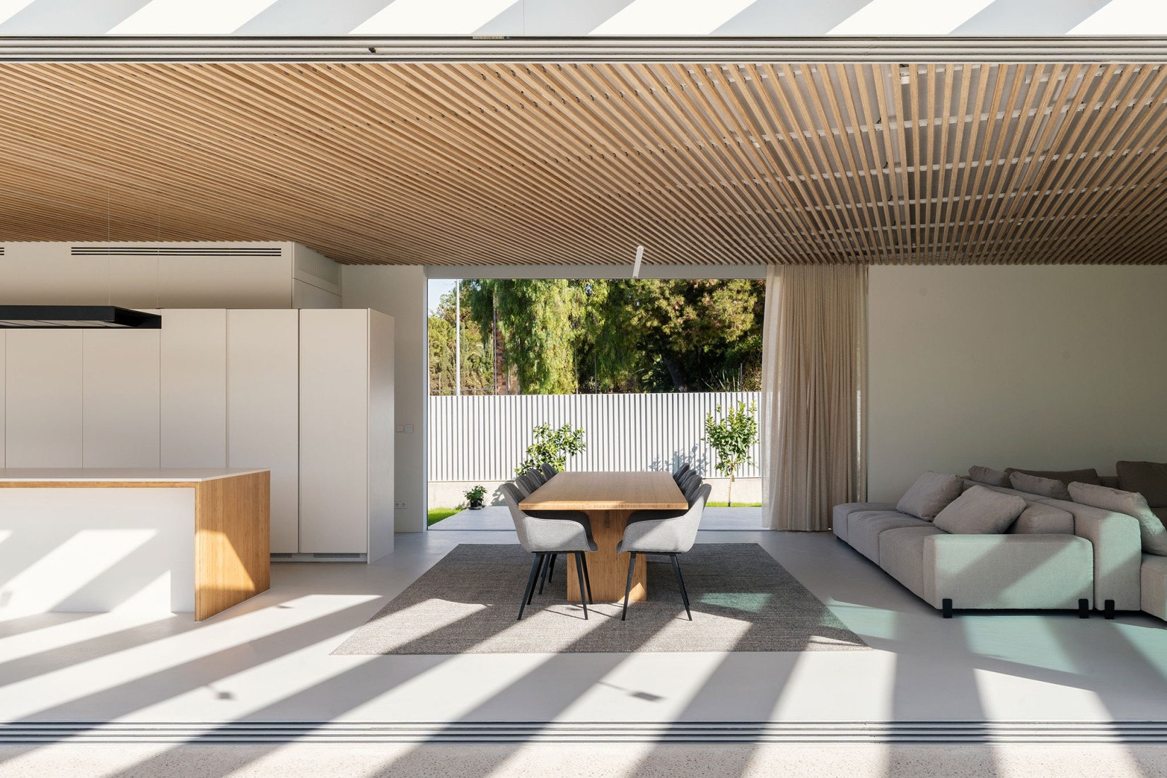 Aliforniana House by Subarquitectura. Photograph by Szasa Hadju.