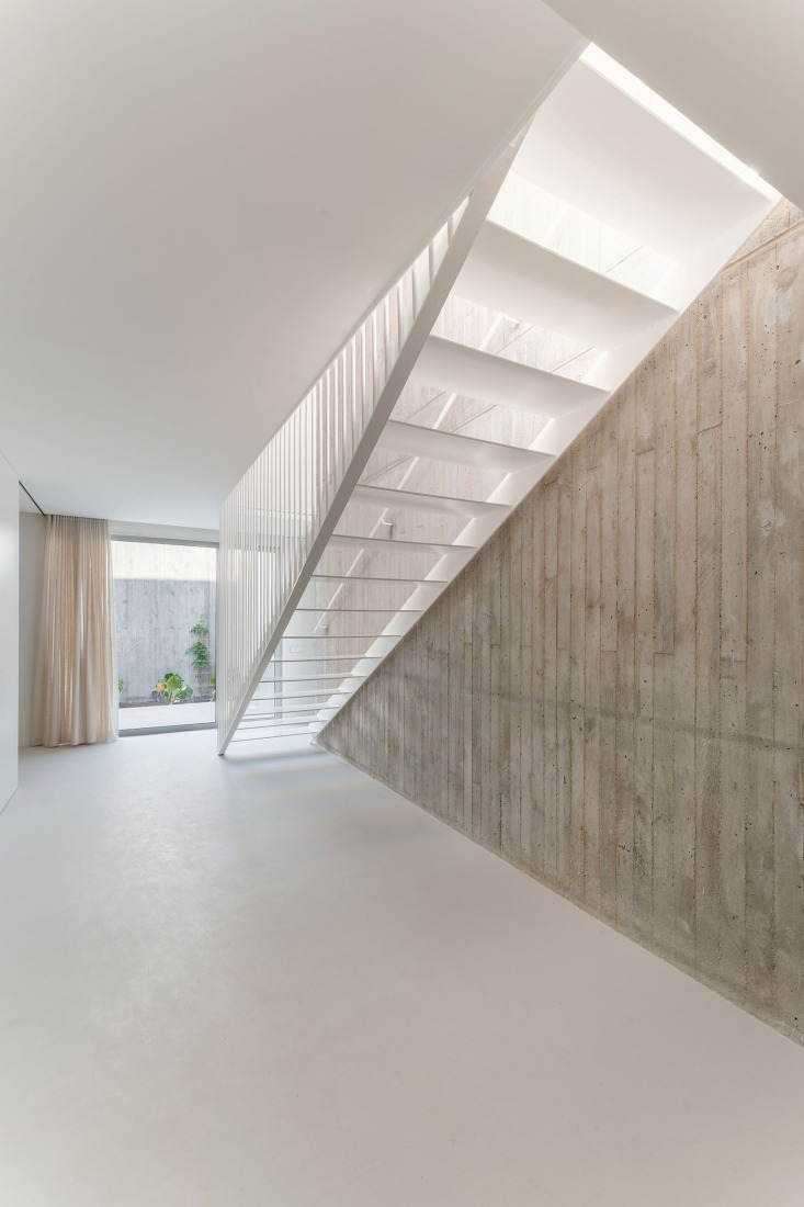 Aliforniana House by Subarquitectura. Photograph by Szasa Hadju.