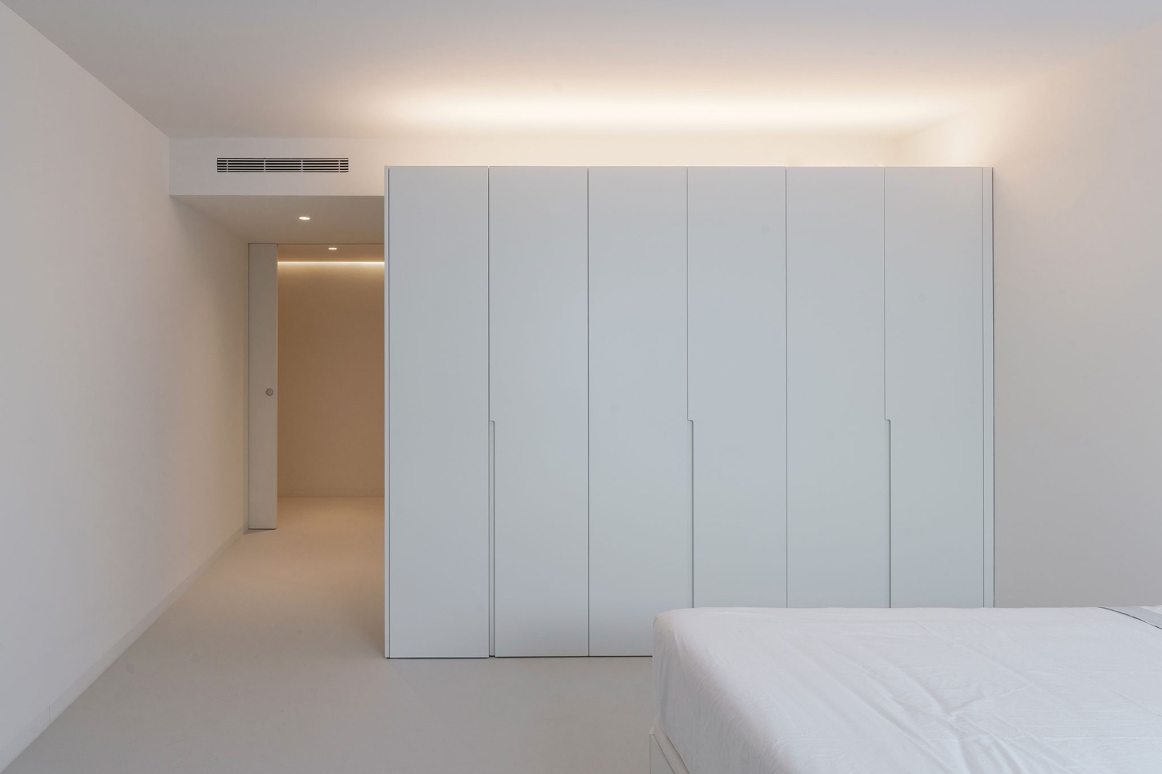Aliforniana House by Subarquitectura. Photograph by Szasa Hadju.