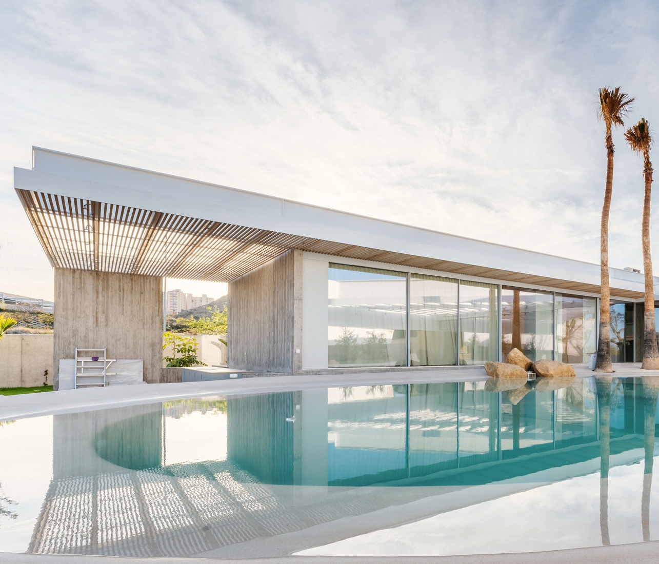 Aliforniana House by Subarquitectura. Photograph by Szasa Hadju.