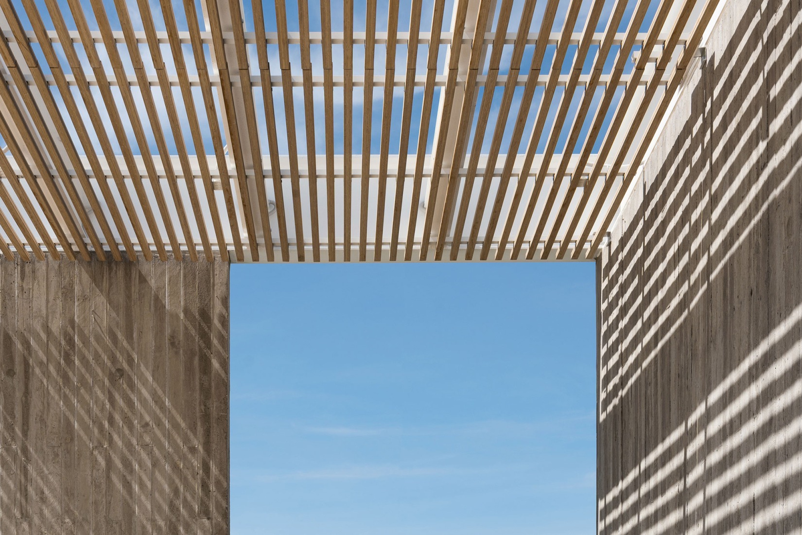 Aliforniana House by Subarquitectura. Photograph by Szasa Hadju.