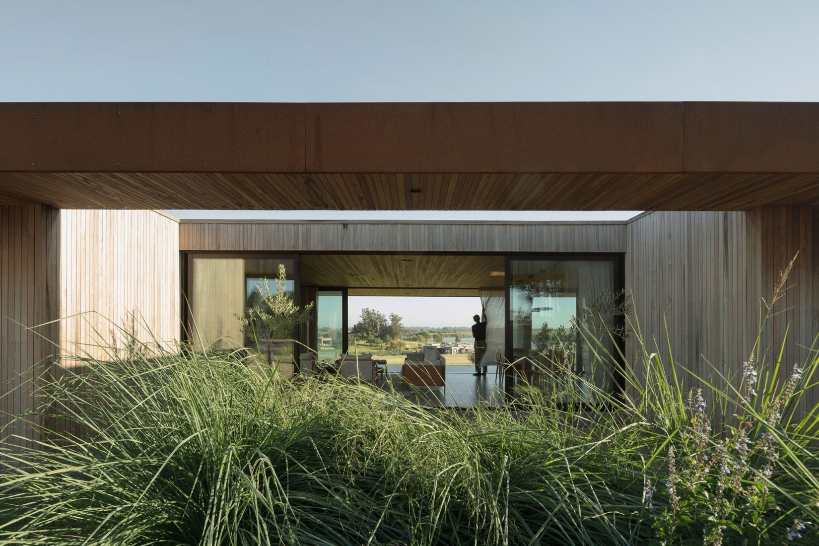 Casa PM por VDV Arquitectura. Fotografía por Federico Cairoli.