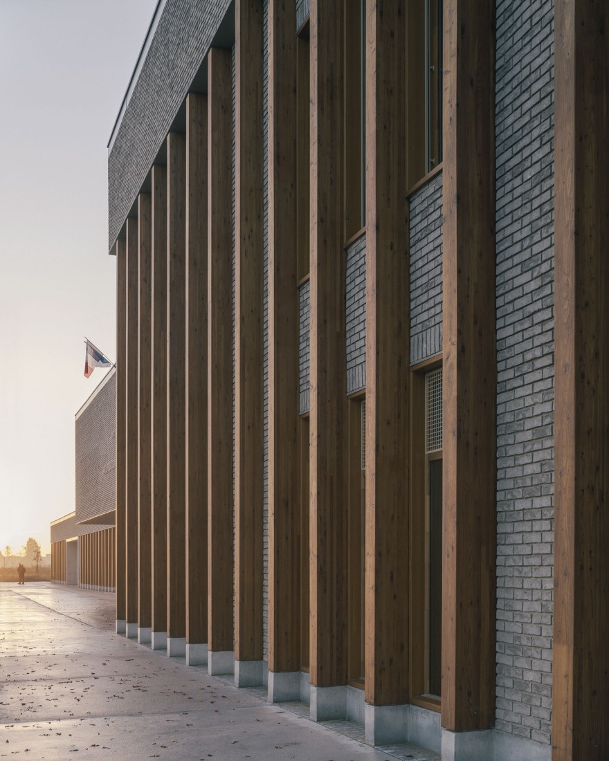 "Claudie Haigneré" School Group by Vallet de Martinis Architectes. Photograph by Charly Broyez.