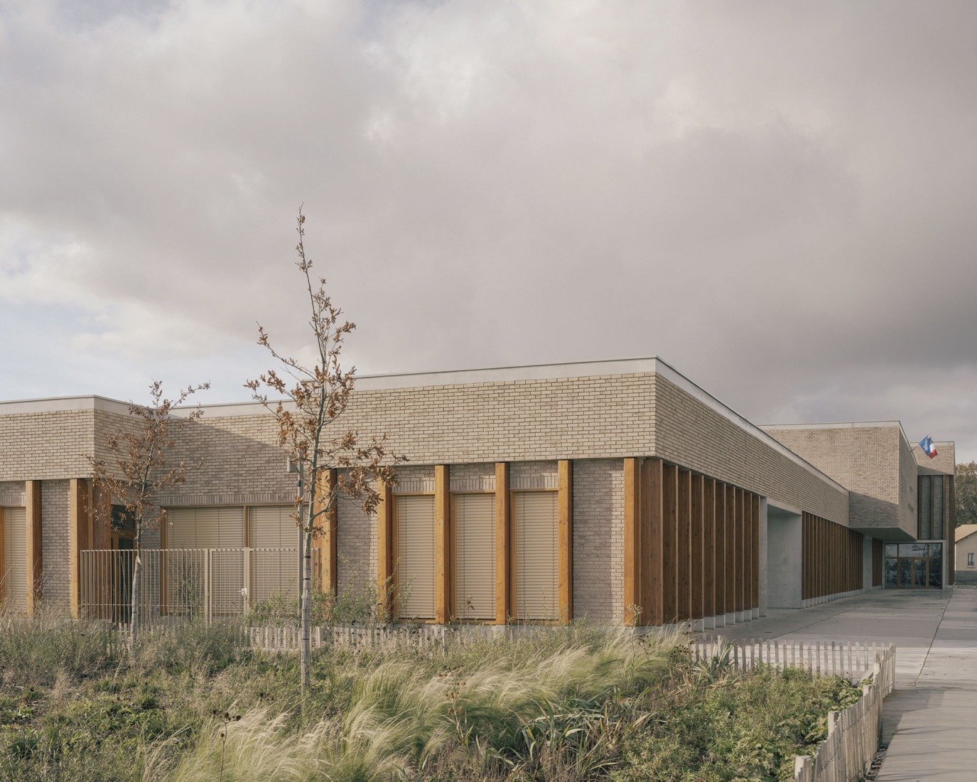 "Claudie Haigneré" School Group by Vallet de Martinis Architectes. Photograph by Charly Broyez.