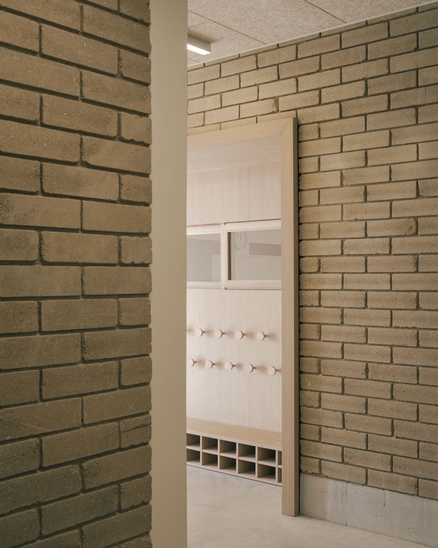 "Claudie Haigneré" School Group by Vallet de Martinis Architectes. Photograph by Charly Broyez.