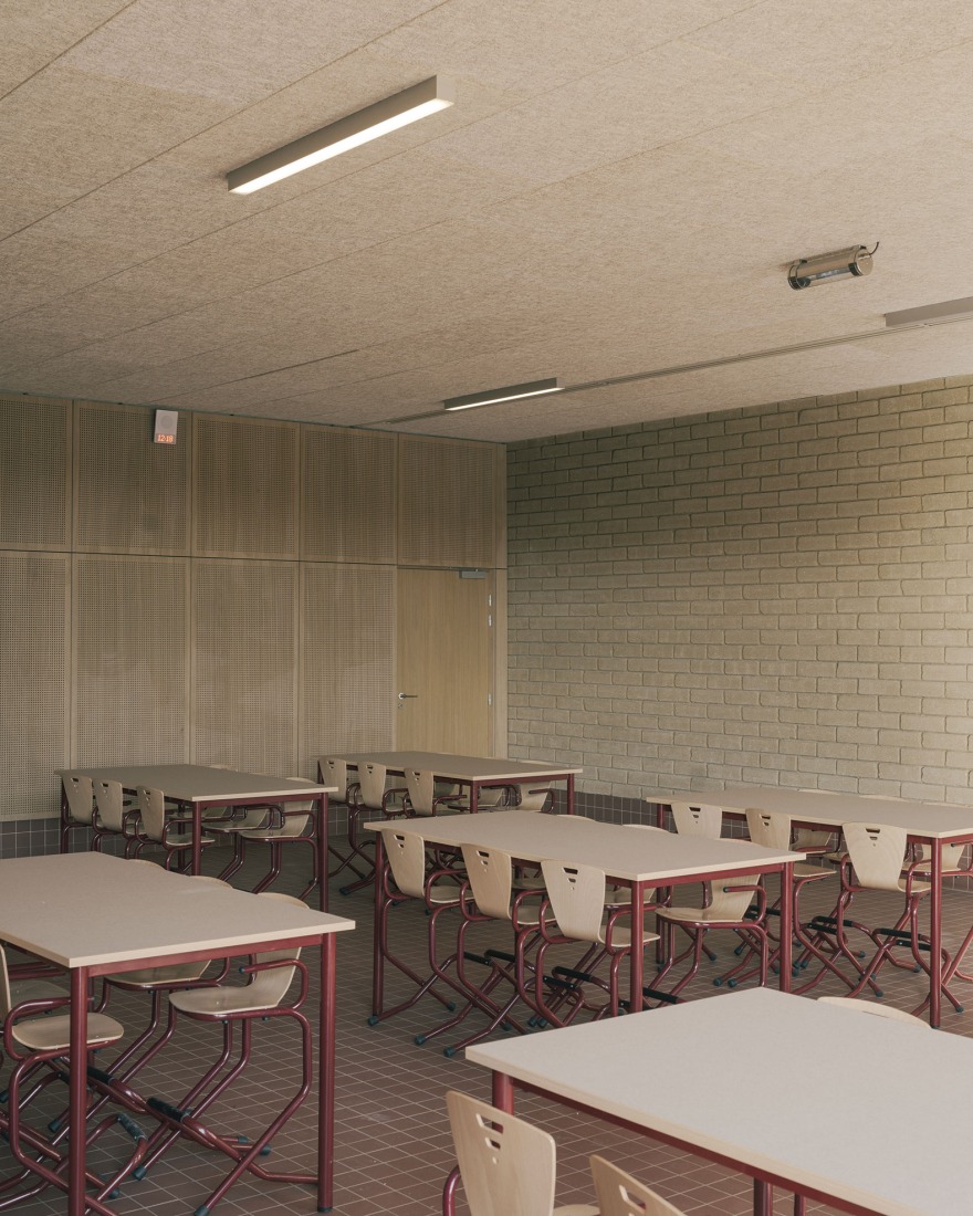"Claudie Haigneré" School Group by Vallet de Martinis Architectes. Photograph by Charly Broyez.