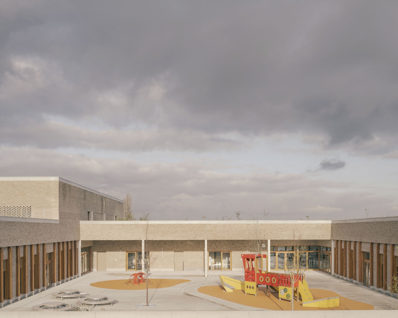 "Claudie Haigneré" School Group by Vallet de Martinis Architectes. Photograph by Charly Broyez.