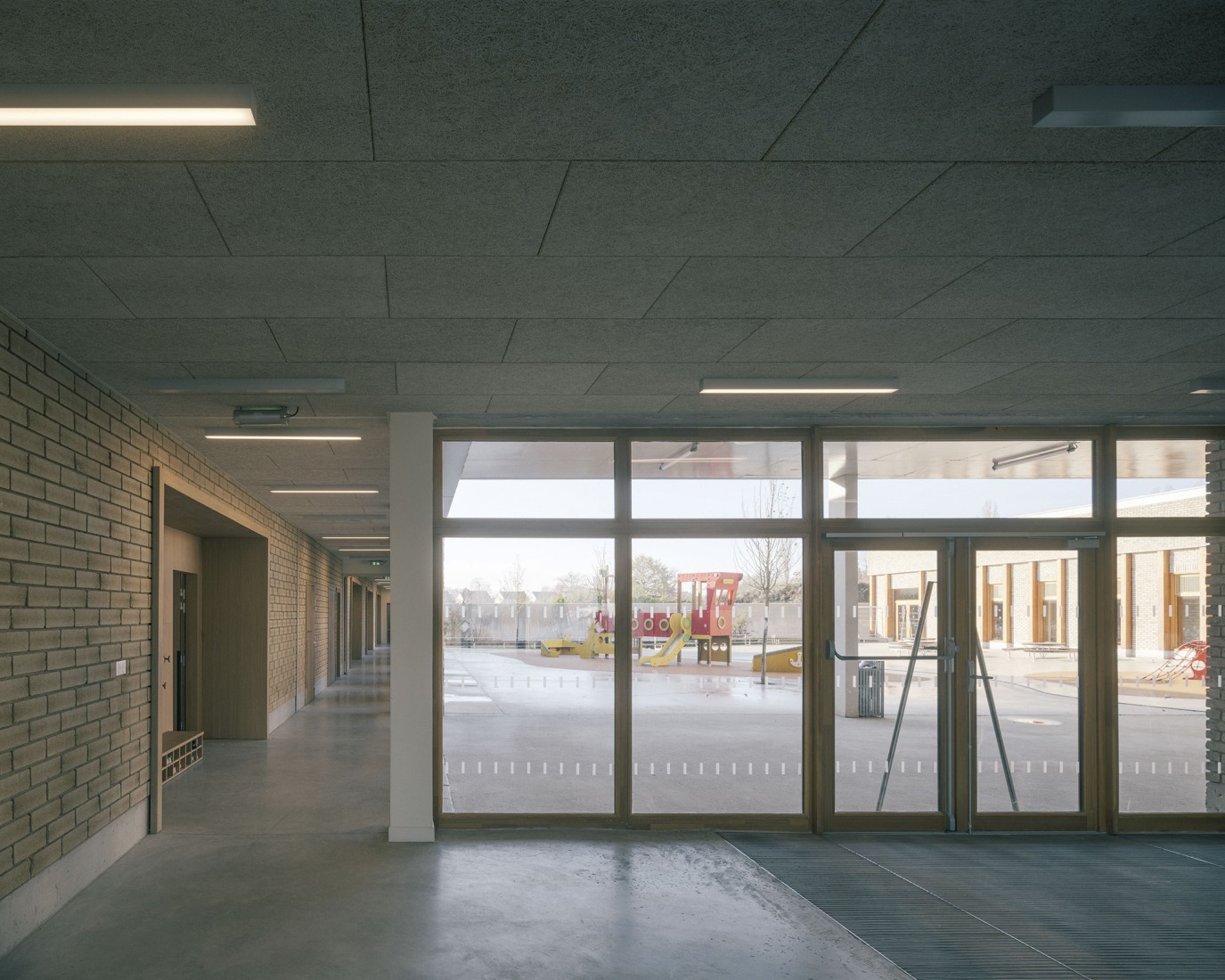 "Claudie Haigneré" School Group by Vallet de Martinis Architectes. Photograph by Charly Broyez.