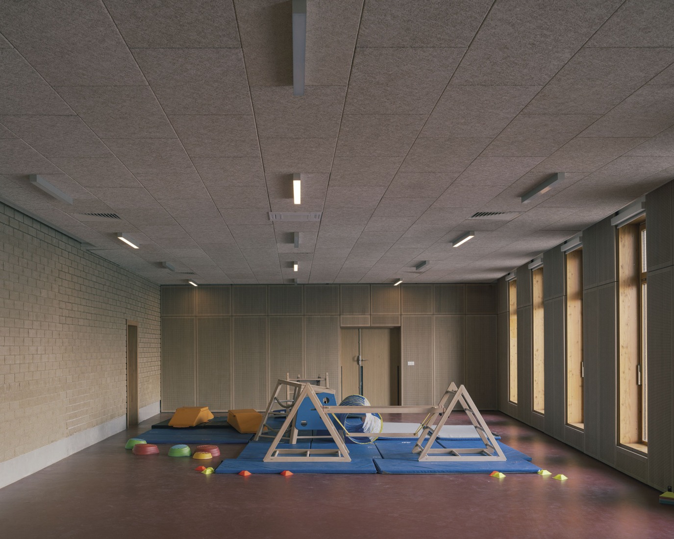 "Claudie Haigneré" School Group by Vallet de Martinis Architectes. Photograph by Charly Broyez.