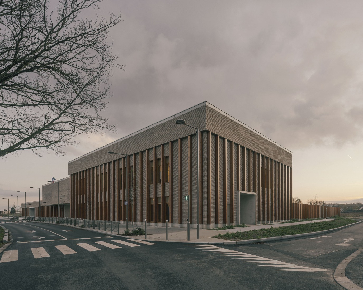 "Claudie Haigneré" School Group by Vallet de Martinis Architectes. Photograph by Charly Broyez.