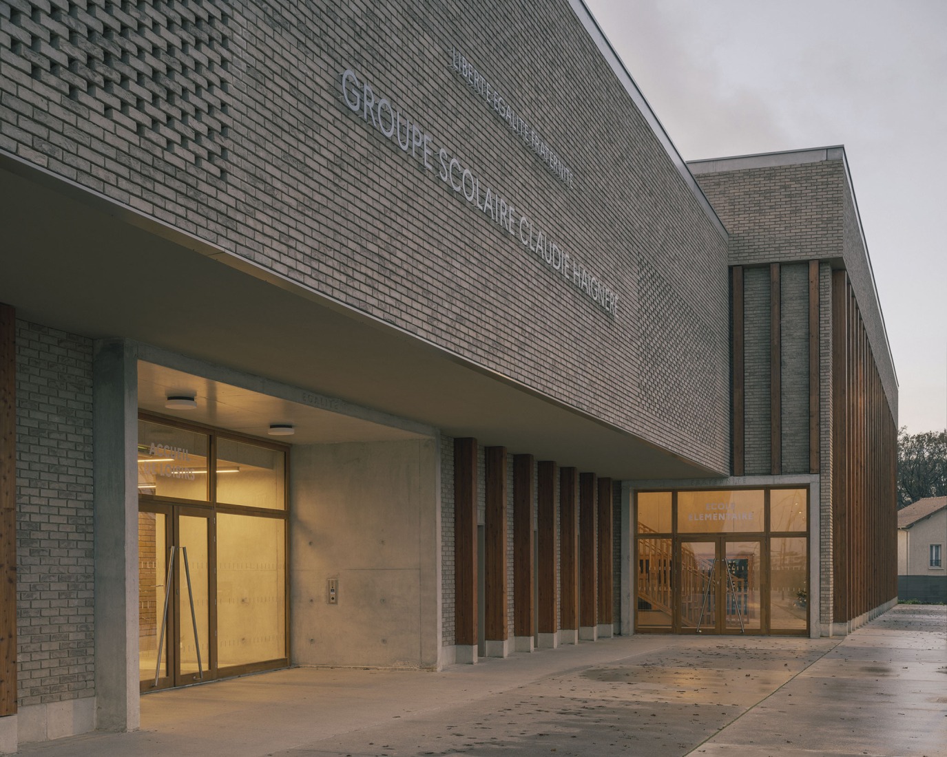 "Claudie Haigneré" School Group by Vallet de Martinis Architectes. Photograph by Charly Broyez.
