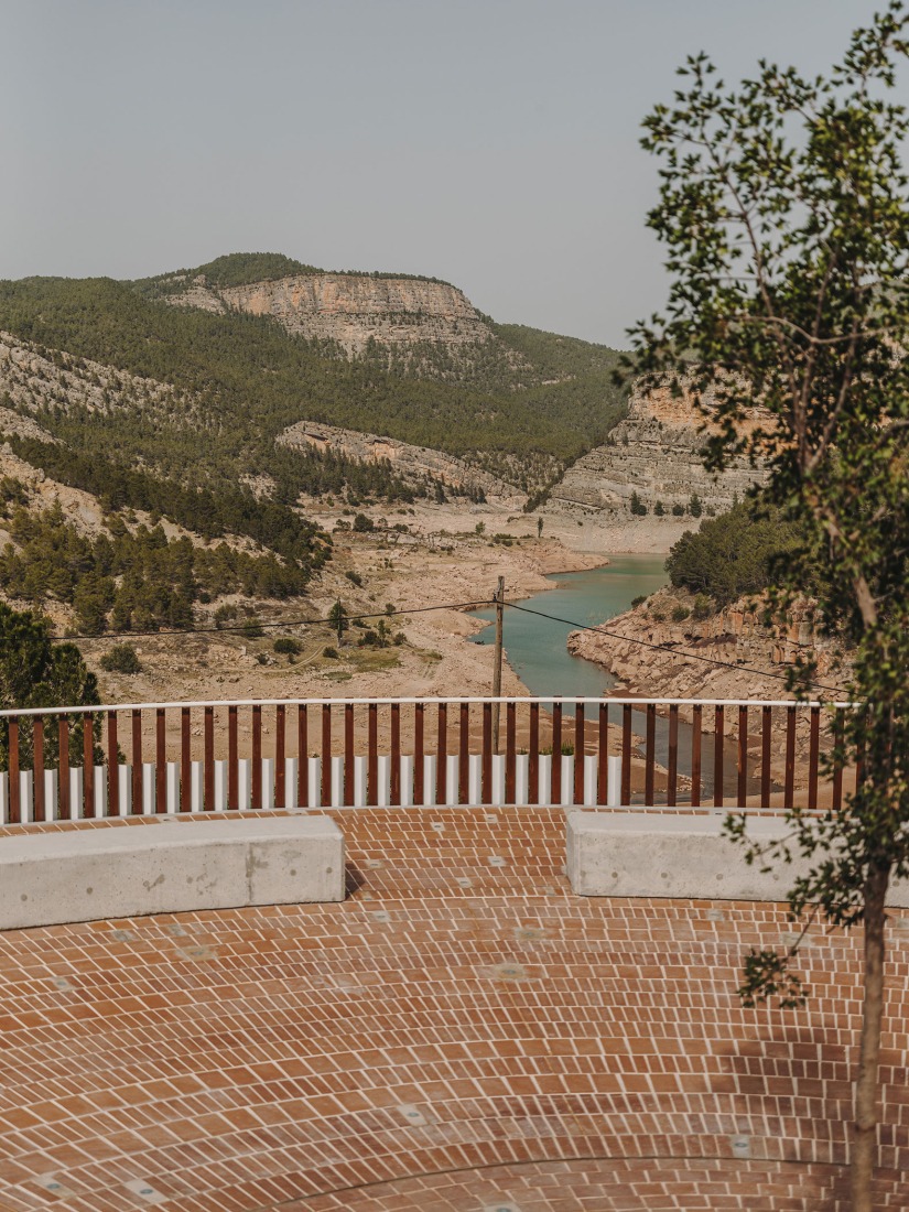 La Mirada Circular por Javier López Bautista. Fotografía por Oleh Kardash.