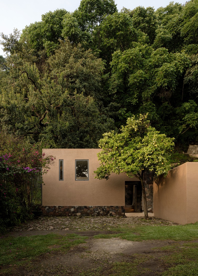 Morada de piedra por COLAR Colectivo de Arquitectura. Fotografía por Ariadna Polo.