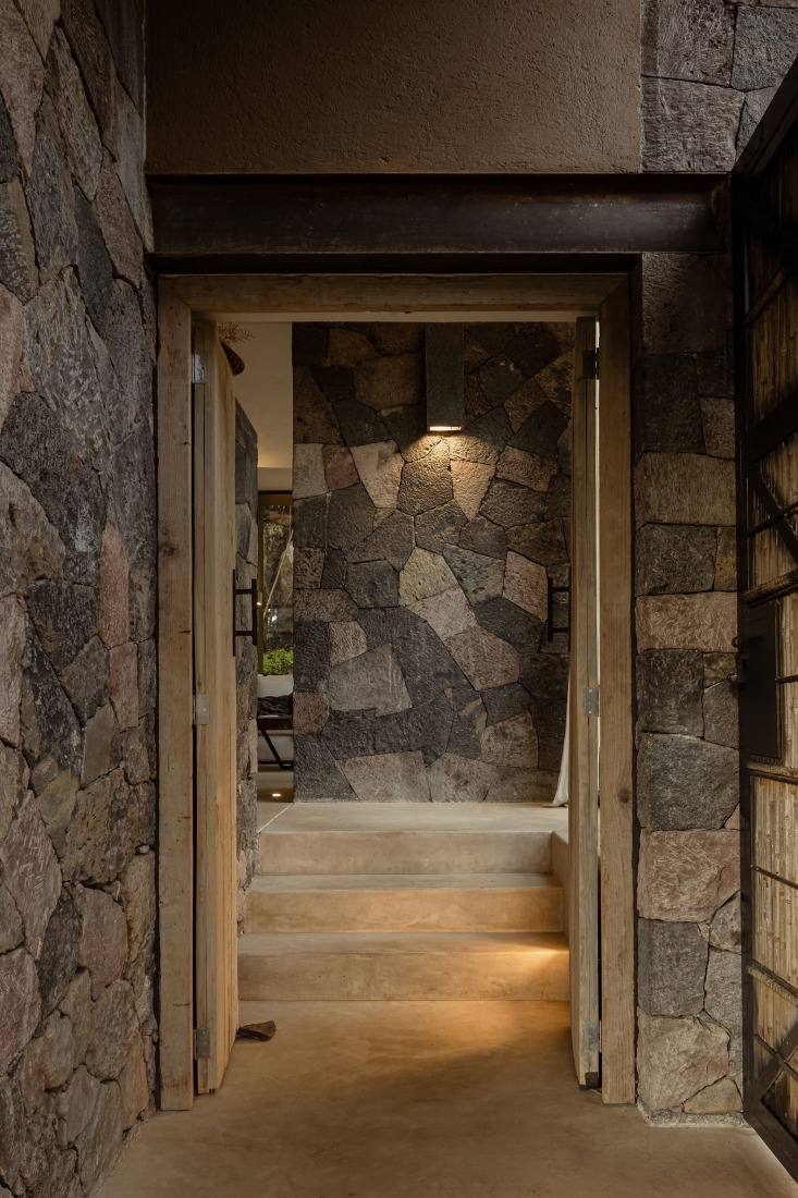 Morada de piedra por COLAR Colectivo de Arquitectura. Fotografía por Ariadna Polo.