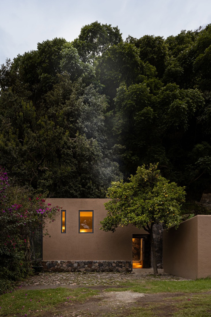 Morada de piedra por COLAR Colectivo de Arquitectura. Fotografía por Ariadna Polo.
