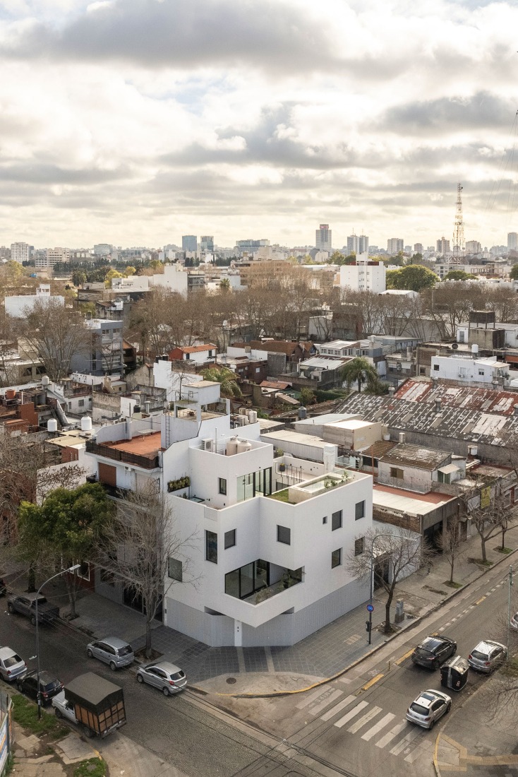Manuela Pedraza House by OADD arquitectos. Photograph by Luis Barandiarán.