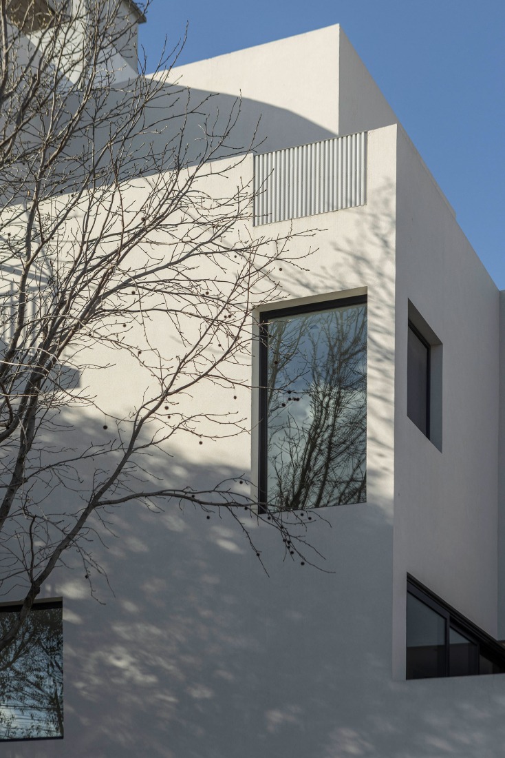 Manuela Pedraza House by OADD arquitectos. Photograph by Luis Barandiarán.