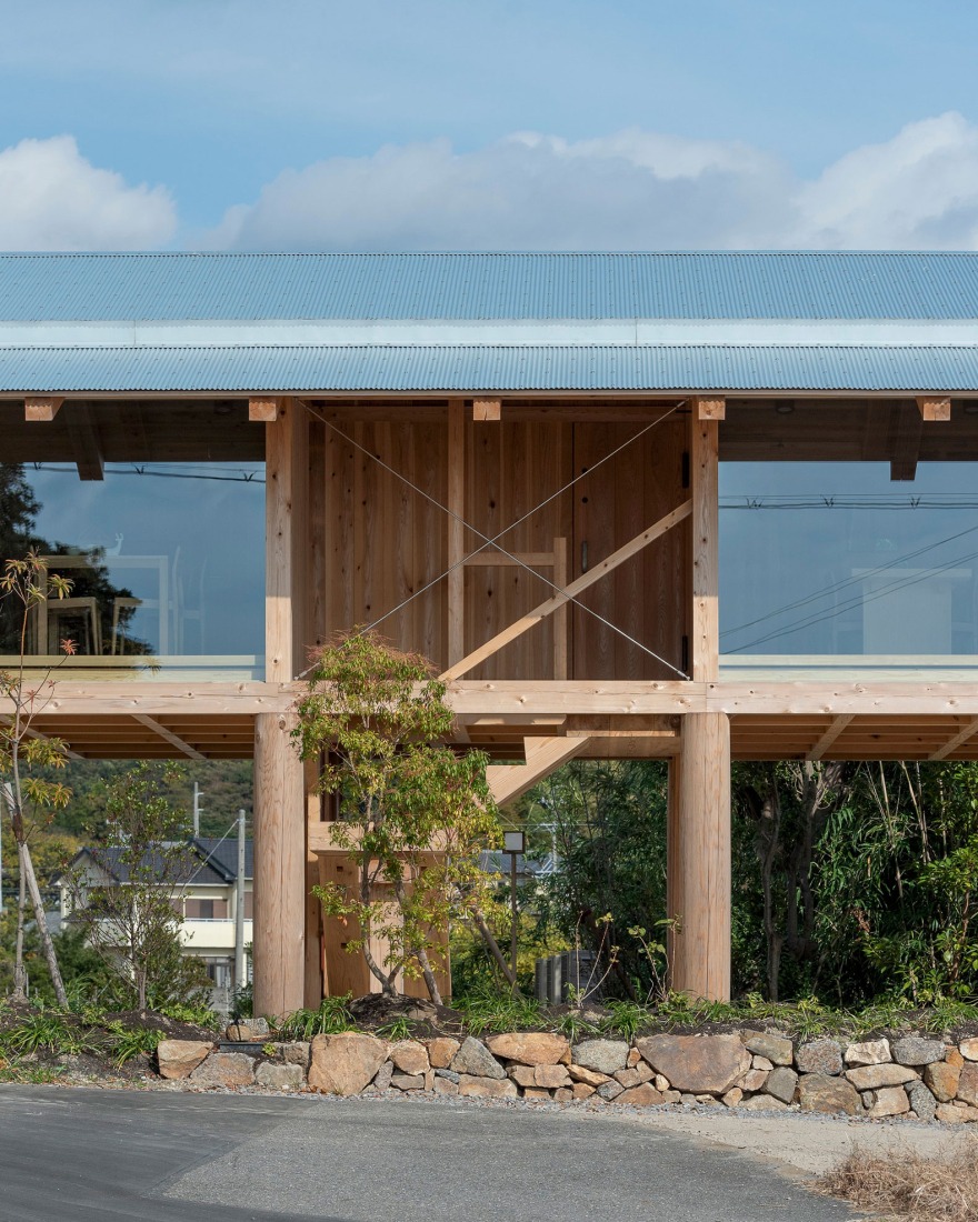 Casa de huéspedes Terabe por Tomoaki Uno Architects. Fotografía por Nathanael Bennett.