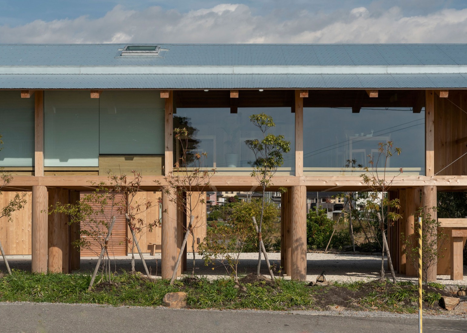Casa de huéspedes Terabe por Tomoaki Uno Architects. Fotografía por Nathanael Bennett.