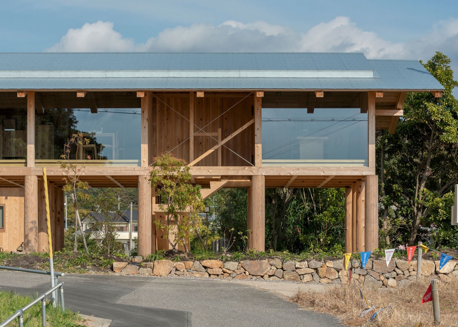 Casa de huéspedes Terabe por Tomoaki Uno Architects. Fotografía por Nathanael Bennett.