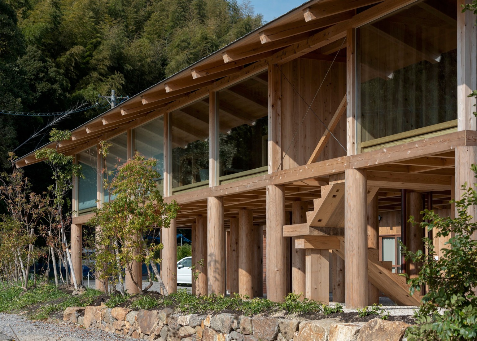 Casa de huéspedes Terabe por Tomoaki Uno Architects. Fotografía por Nathanael Bennett.
