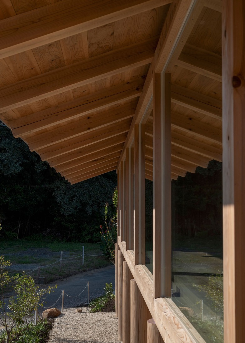 Casa de huéspedes Terabe por Tomoaki Uno Architects. Fotografía por Nathanael Bennett.