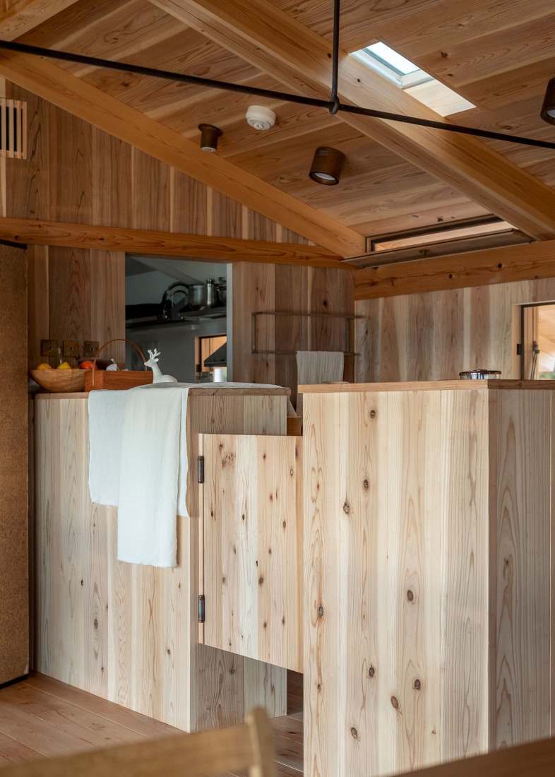 Casa de huéspedes Terabe por Tomoaki Uno Architects. Fotografía por Nathanael Bennett.