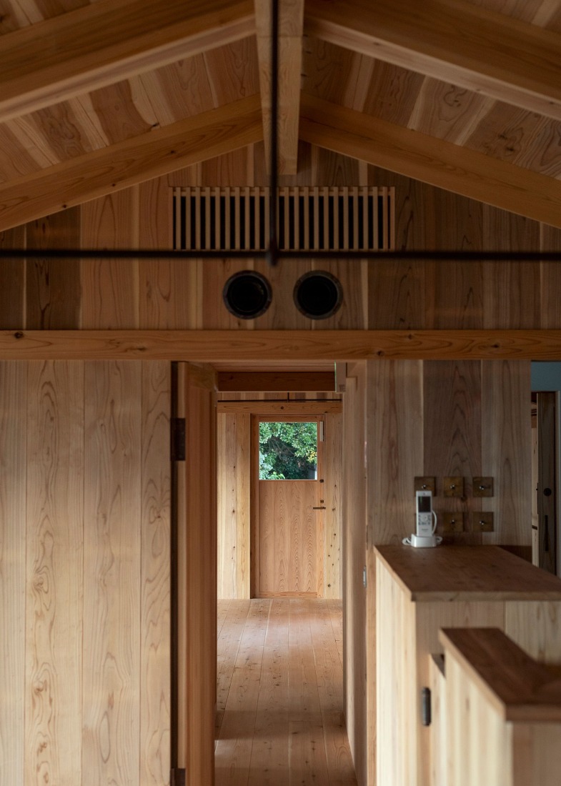 Casa de huéspedes Terabe por Tomoaki Uno Architects. Fotografía por Nathanael Bennett.