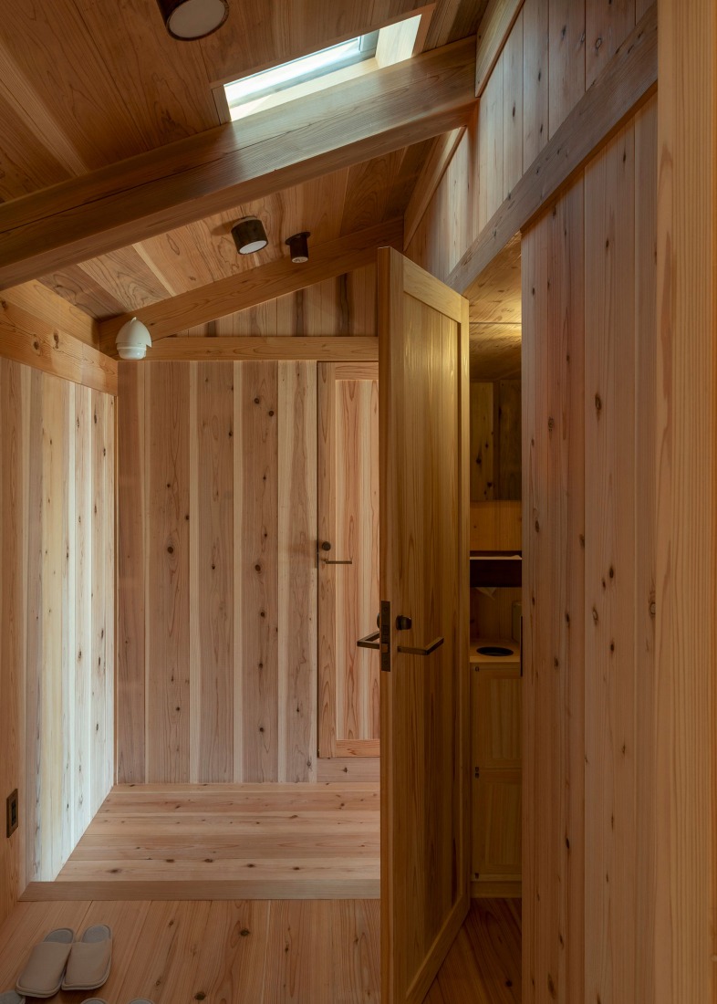 Casa de huéspedes Terabe por Tomoaki Uno Architects. Fotografía por Nathanael Bennett.