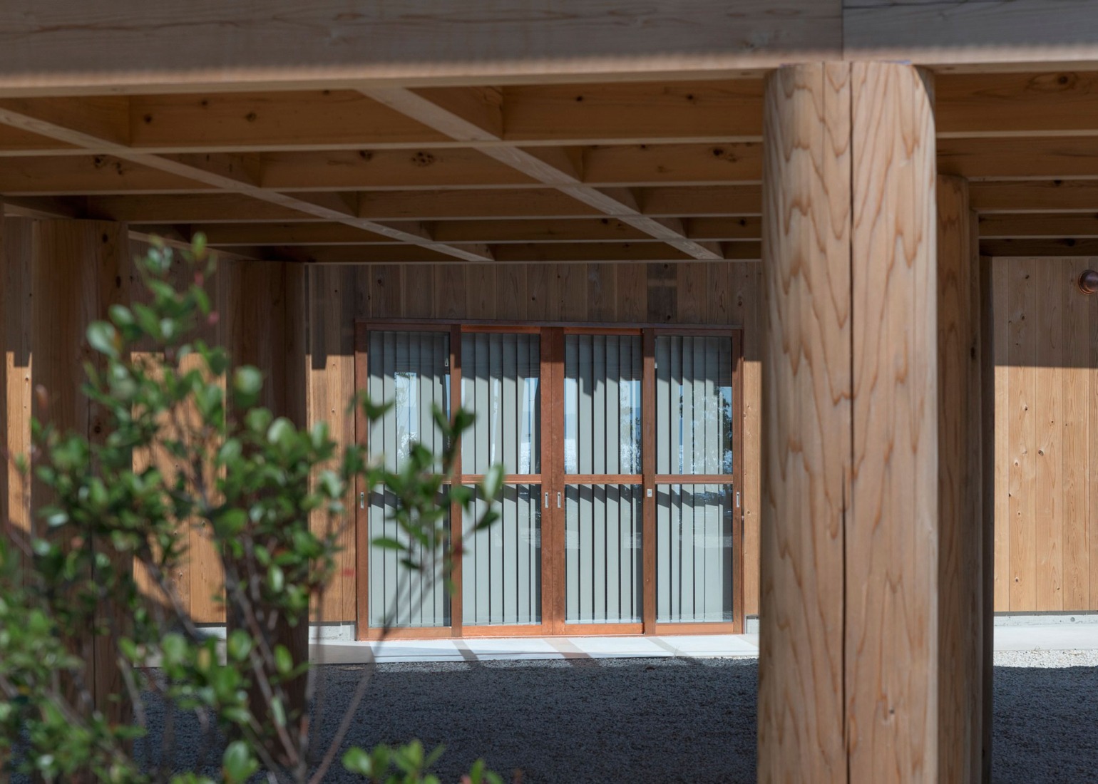 Casa de huéspedes Terabe por Tomoaki Uno Architects. Fotografía por Nathanael Bennett.