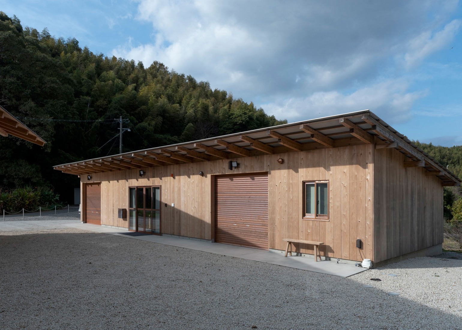 Casa de huéspedes Terabe por Tomoaki Uno Architects. Fotografía por Nathanael Bennett.