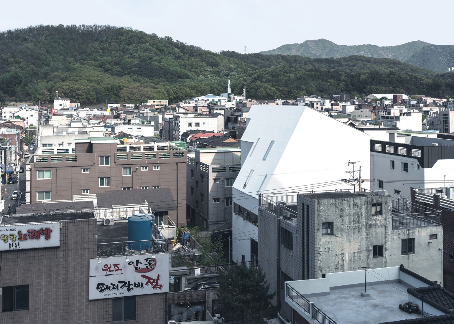 Jisan-dong 989-6 by 09A. Photograph by 50BELL.