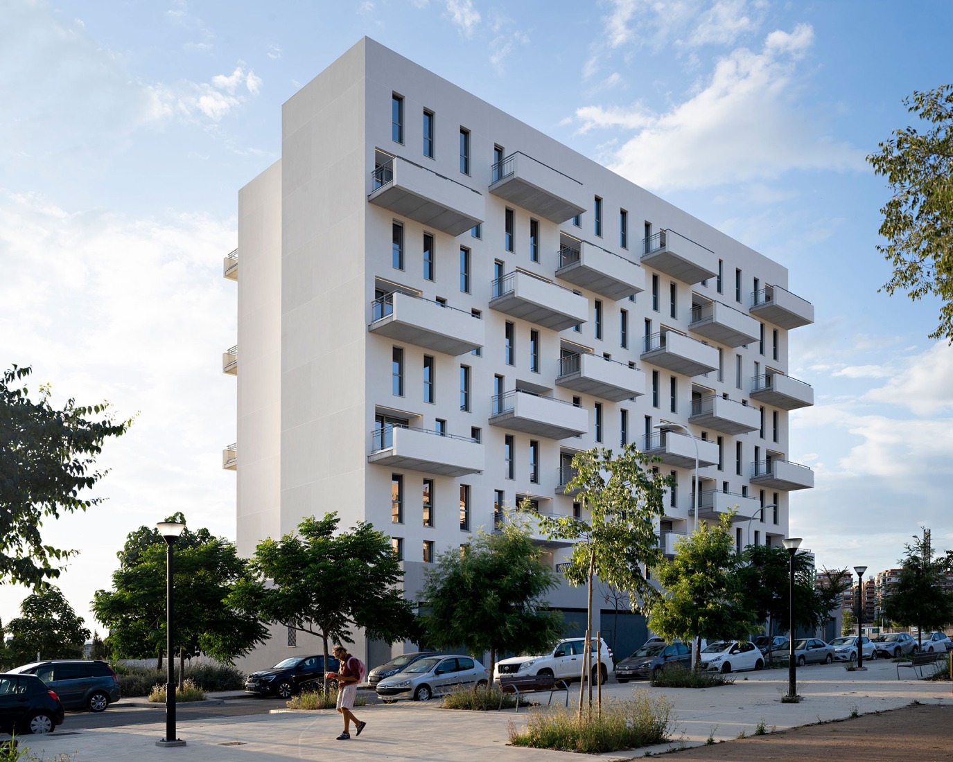 Edificio Residencial Alborada en Granada por Alejandro Muñoz Miranda. Fotografía por Javier Callejas Sevilla.