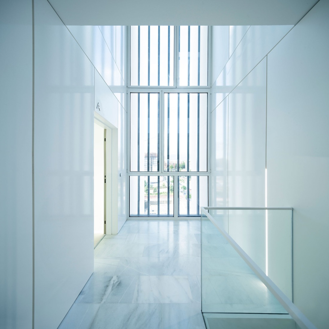 Edificio Residencial Alborada en Granada por Alejandro Muñoz Miranda. Fotografía por Javier Callejas Sevilla.