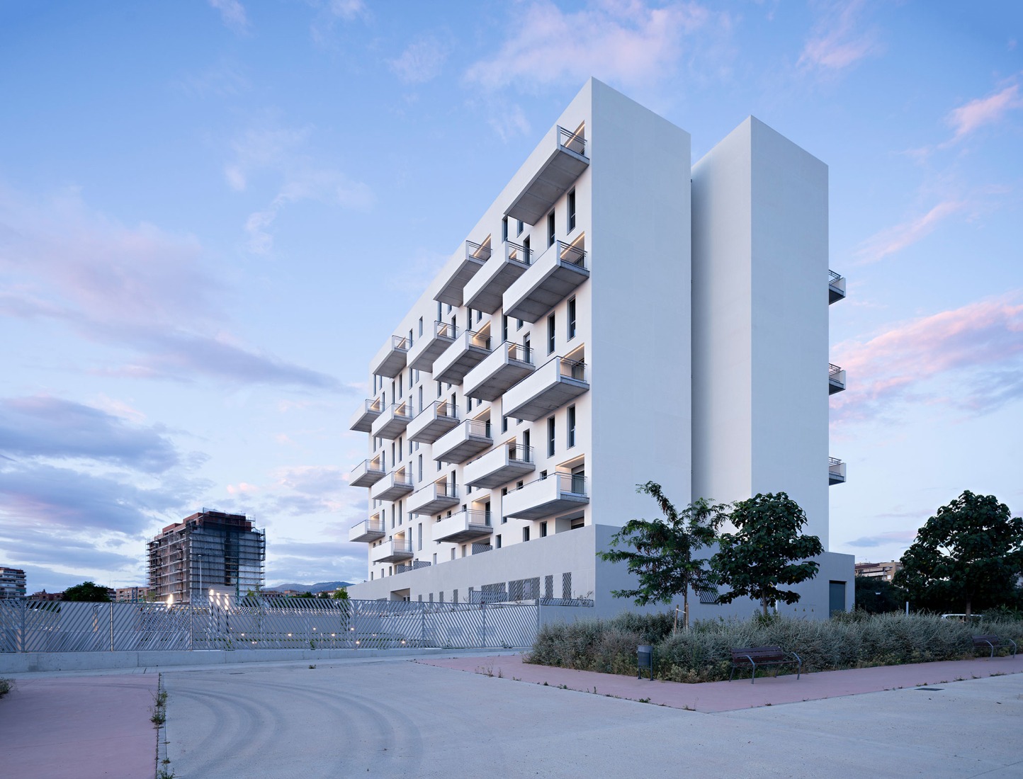 Edificio Residencial Alborada en Granada por Alejandro Muñoz Miranda. Fotografía por Javier Callejas Sevilla.