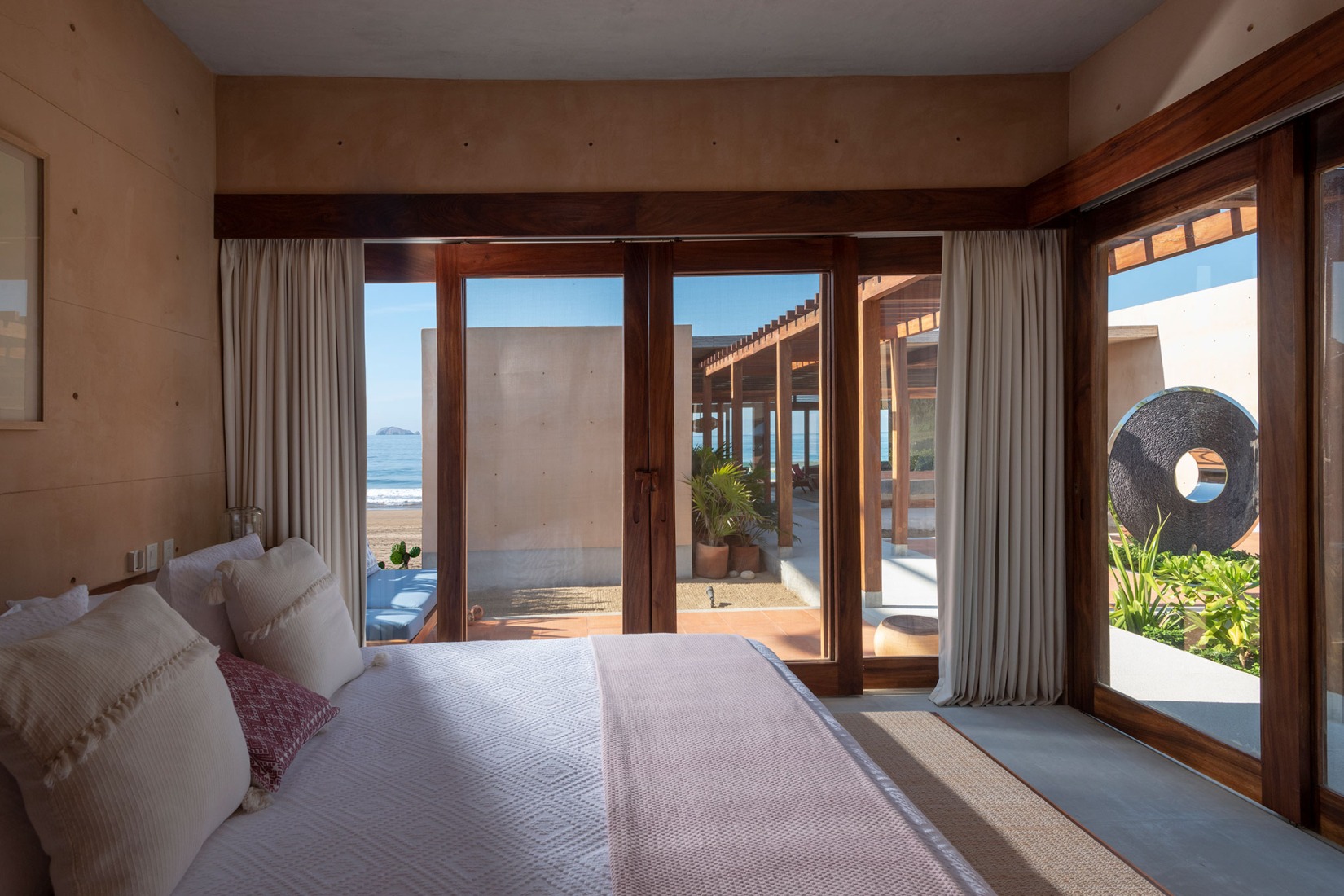 Conjunto Lyons por CAAM + Arquitectos. Fotografía por Claudio Napolitano.