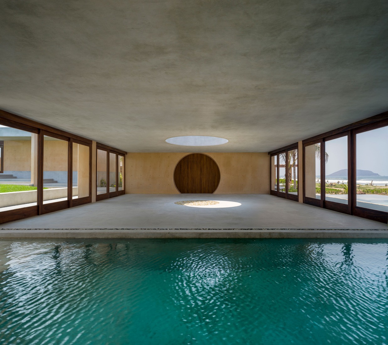 Conjunto Lyons por CAAM + Arquitectos. Fotografía por Claudio Napolitano.